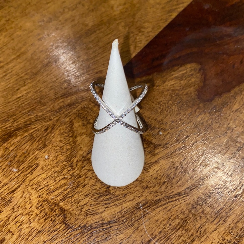 Fashion ring in silver playing with cubic zirconia NWT